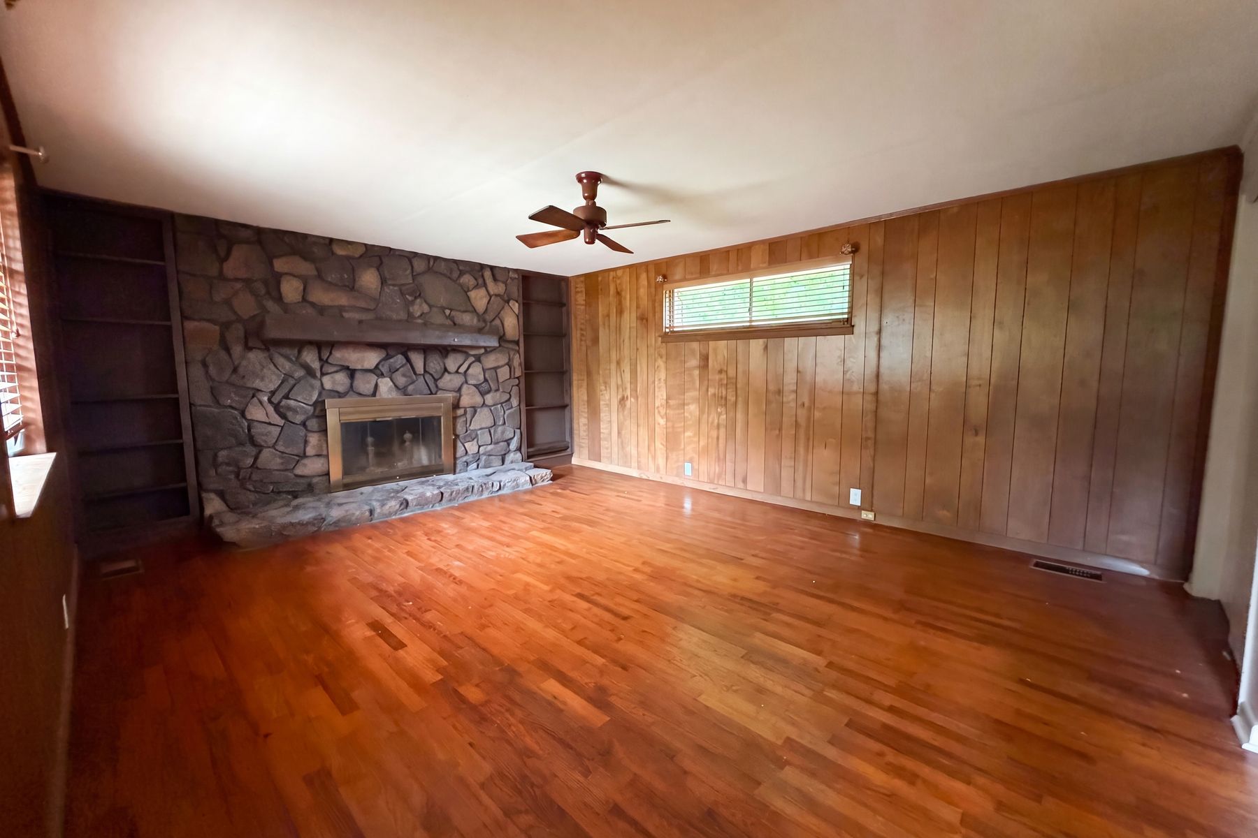 Property photo 3 of 624 Belview St