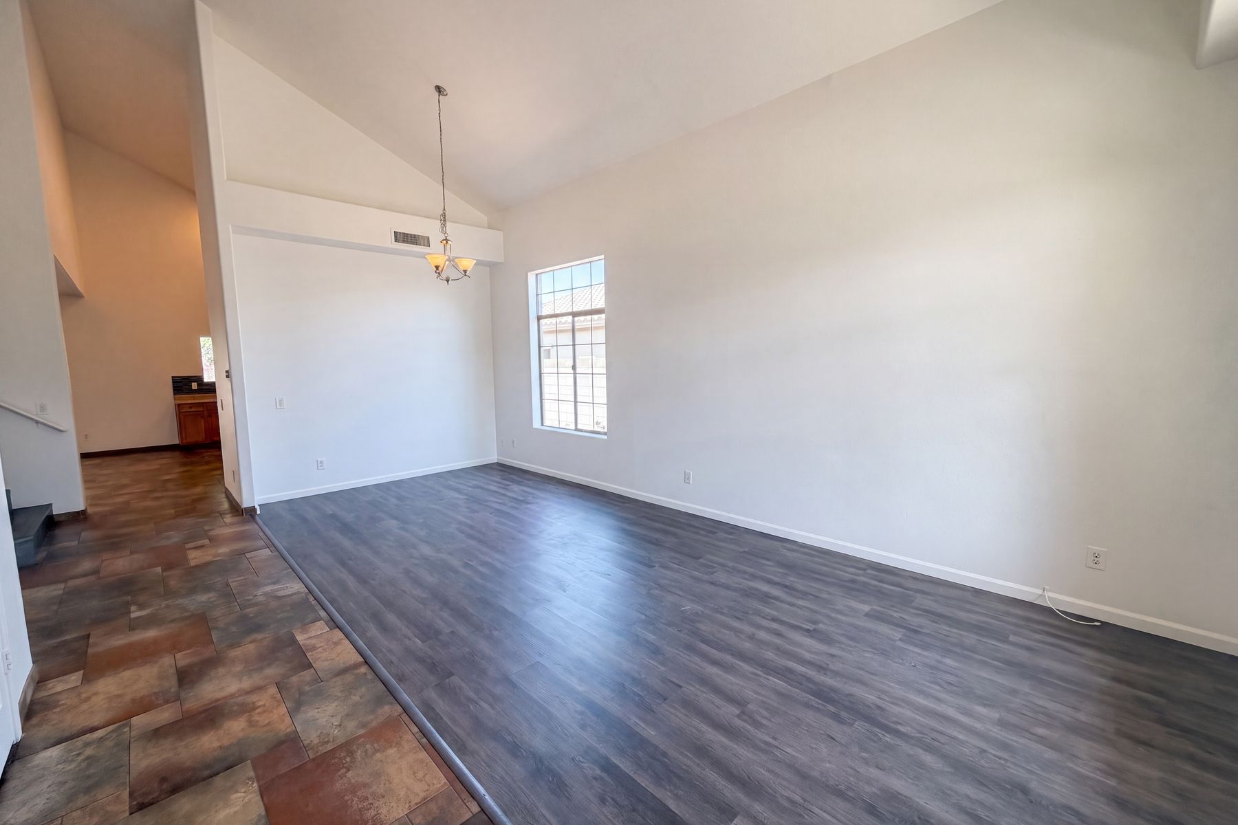 Property photo 3 of 7428 S 15th Dr