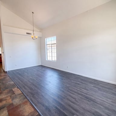 Property photo 3 of 7428 S 15th Dr