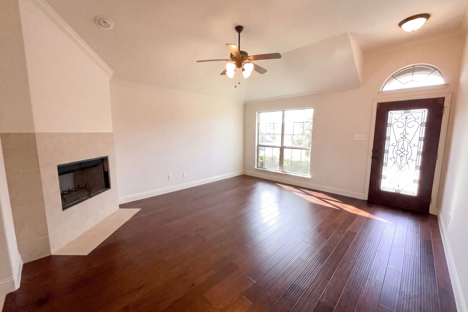 Property photo 3 of 4522 Mariner Dr