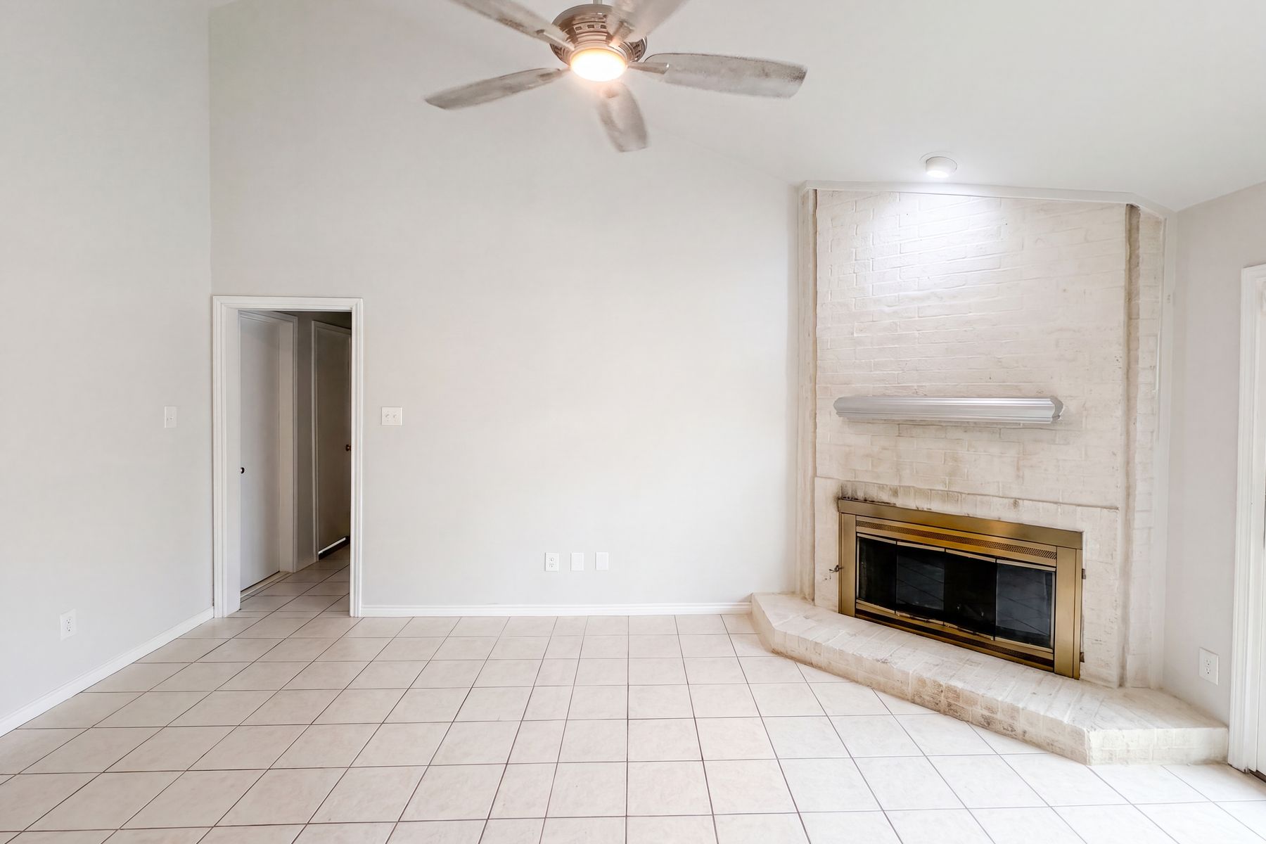 Property photo 3 of 2604 Leo Dr