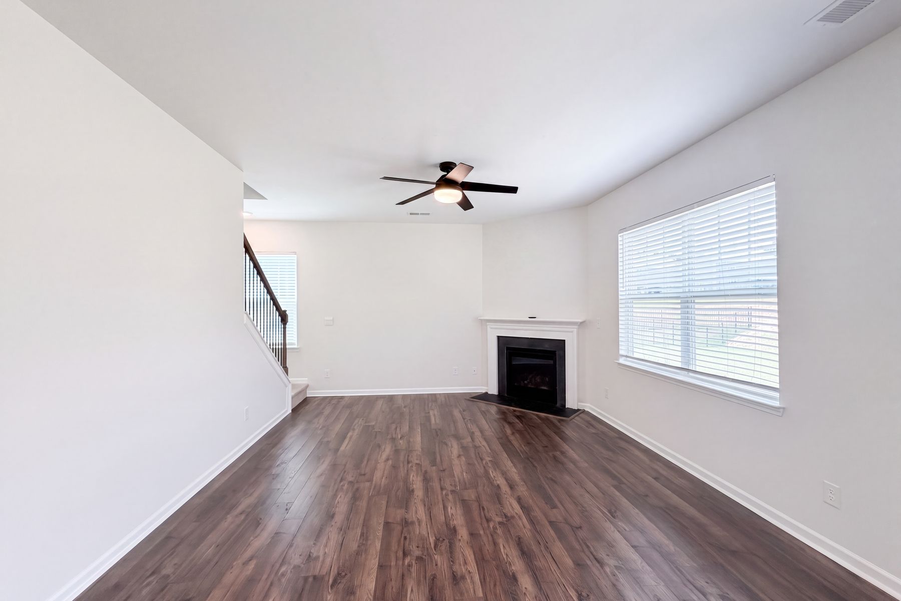 Property photo 3 of 115 Spring Hall Dr