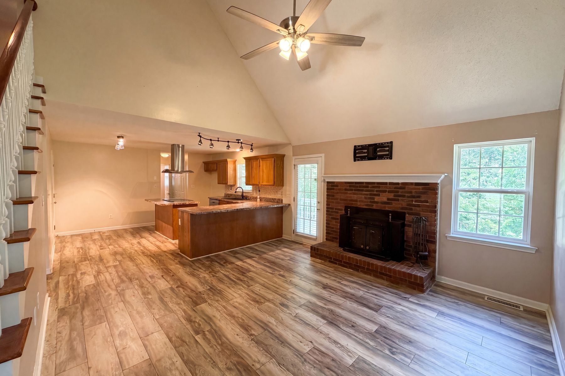 Property photo 3 of 311 Hickory Wood Dr