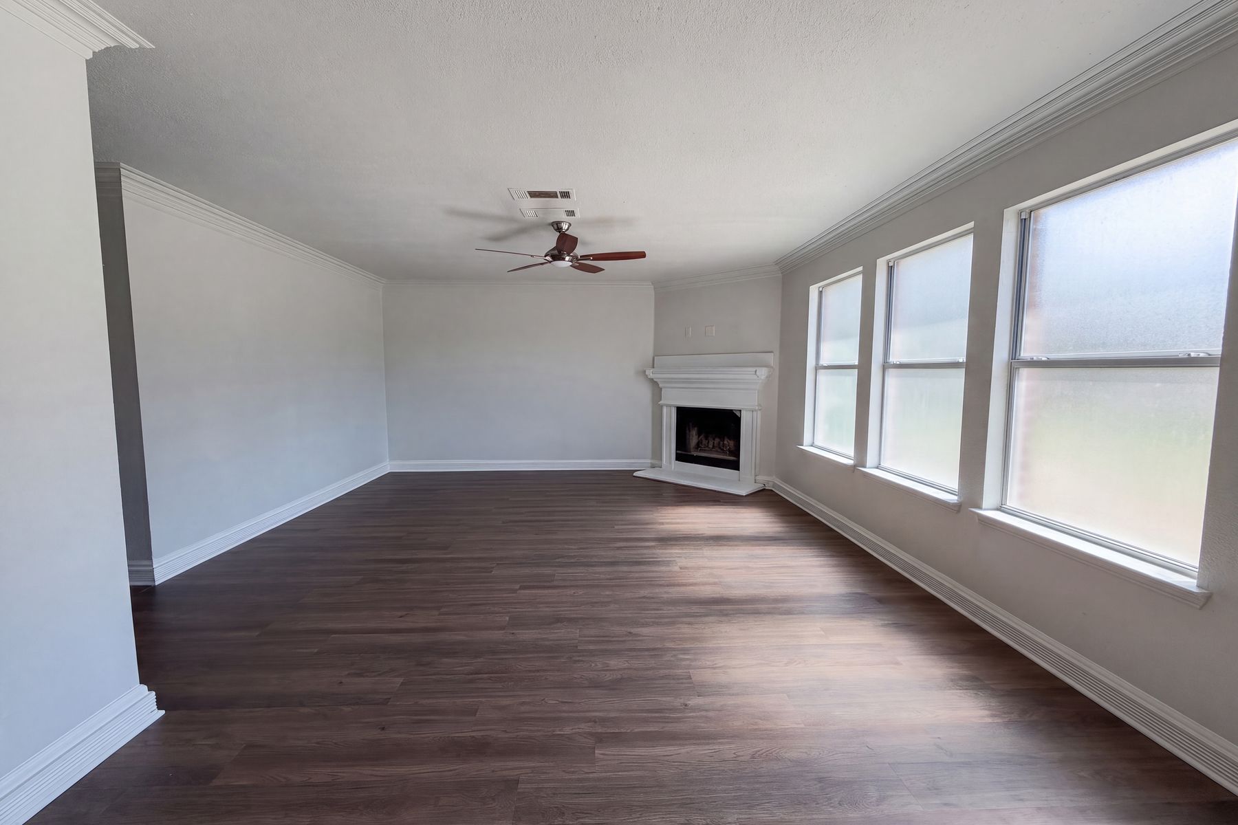 Property photo 3 of 3940 Victory Ct