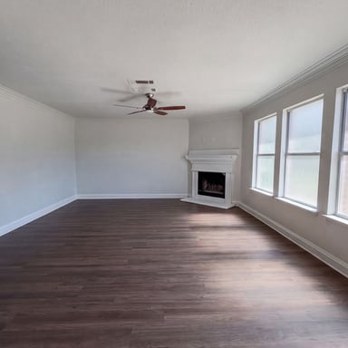 Property photo 3 of 3940 Victory Ct