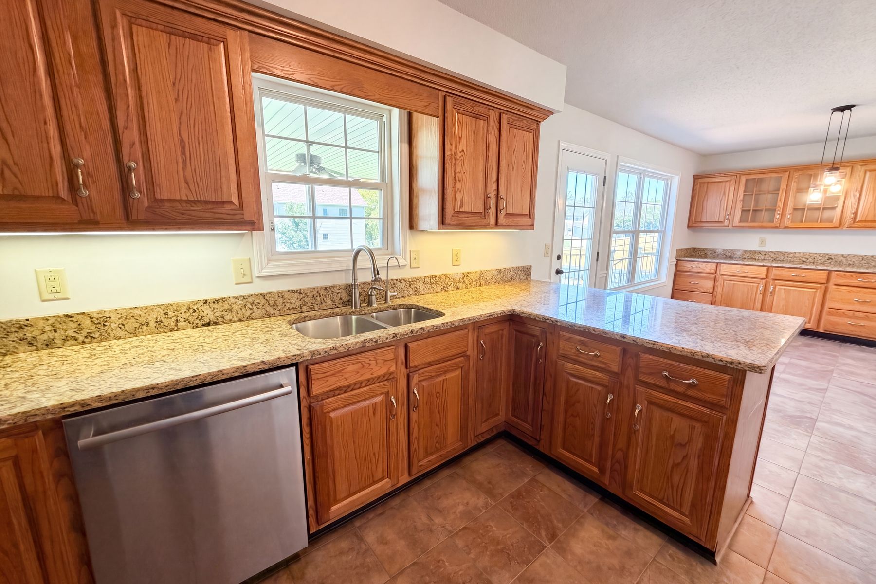 Photo 2 of 24 of 1117 Thornberry Dr, Clarksville, TN
