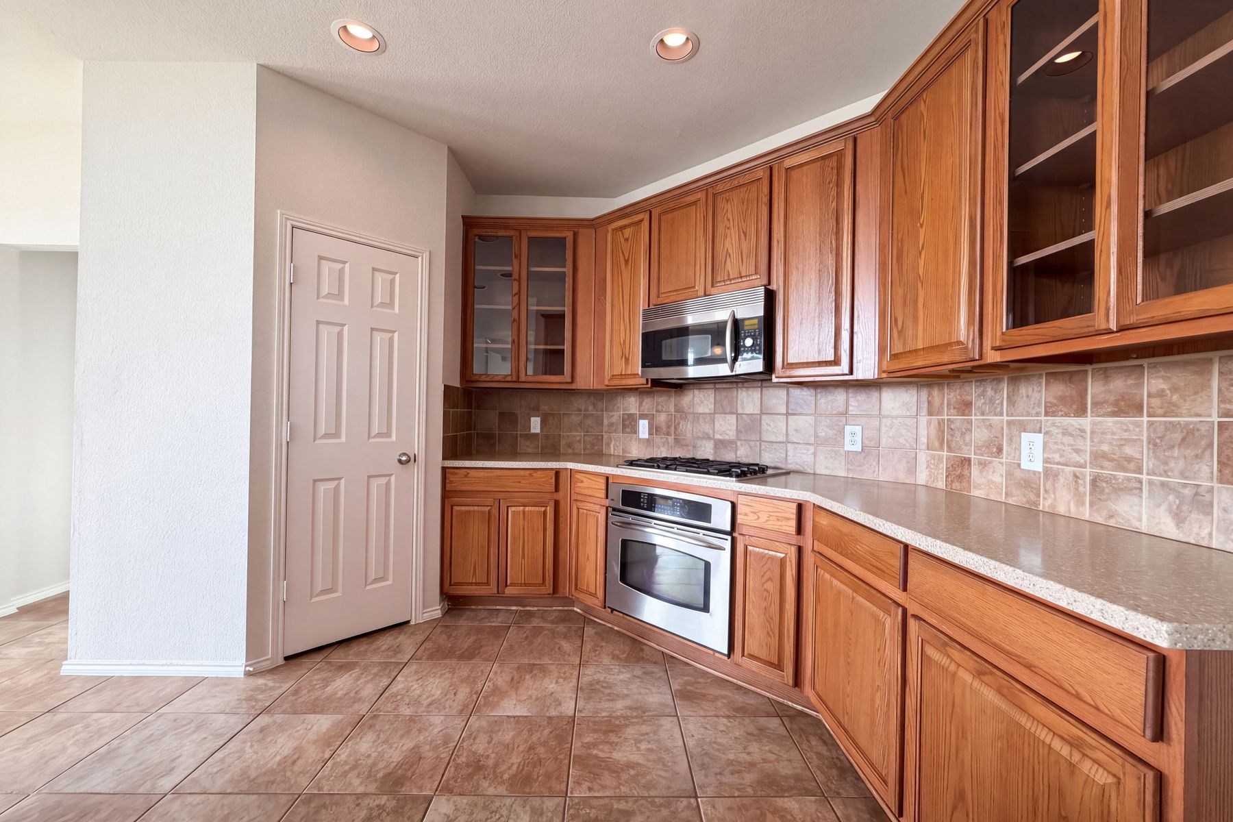 Photo 2 of 25 of 1756 Hidden Brook Dr, Grand Prairie, TX