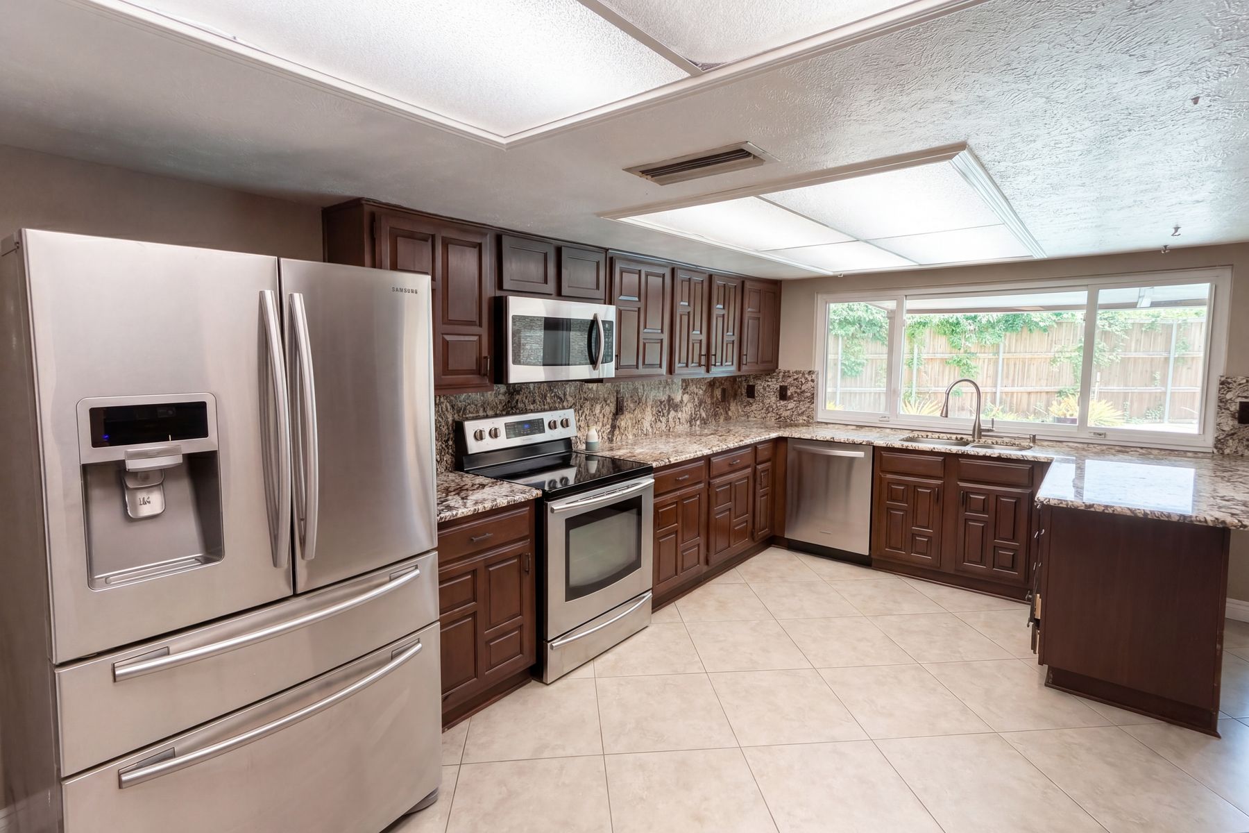 Photo 2 of 28 of 6302 Zanes Ct, Plano, TX
