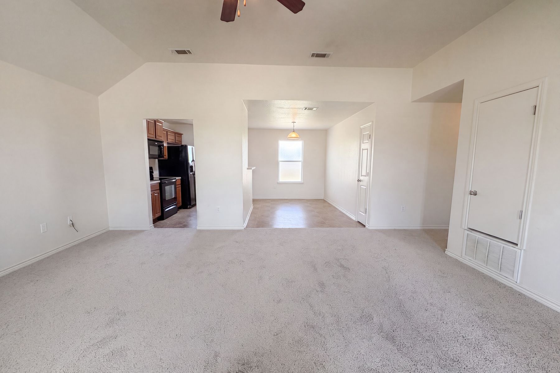 Property photo 3 of 2512 Saulsbury Dr