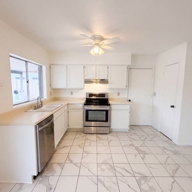 Property photo 2 of 6036 N 72nd Dr