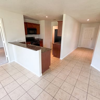 Property photo 2 of 907 Amaryllis Rd