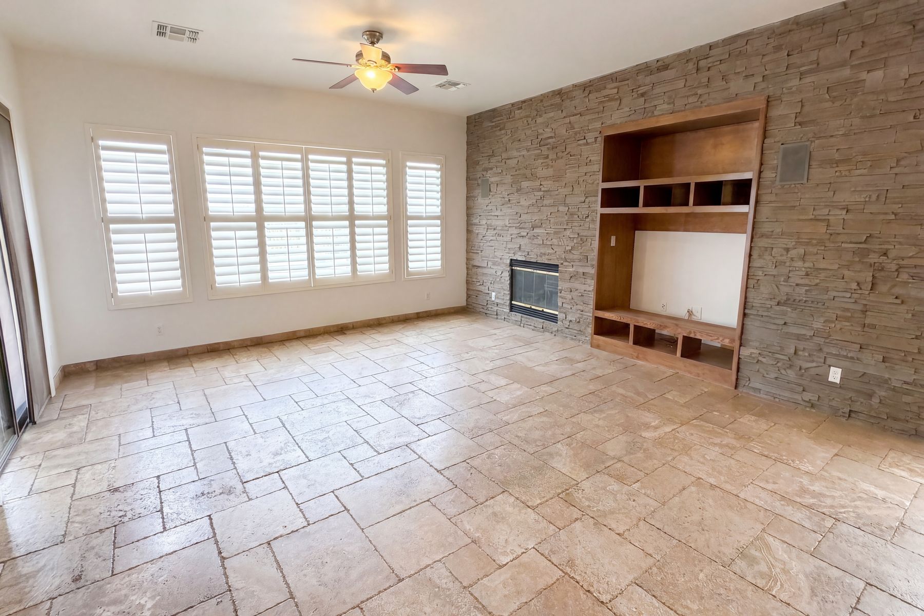 Property photo 3 of 40003 N Majesty Trl