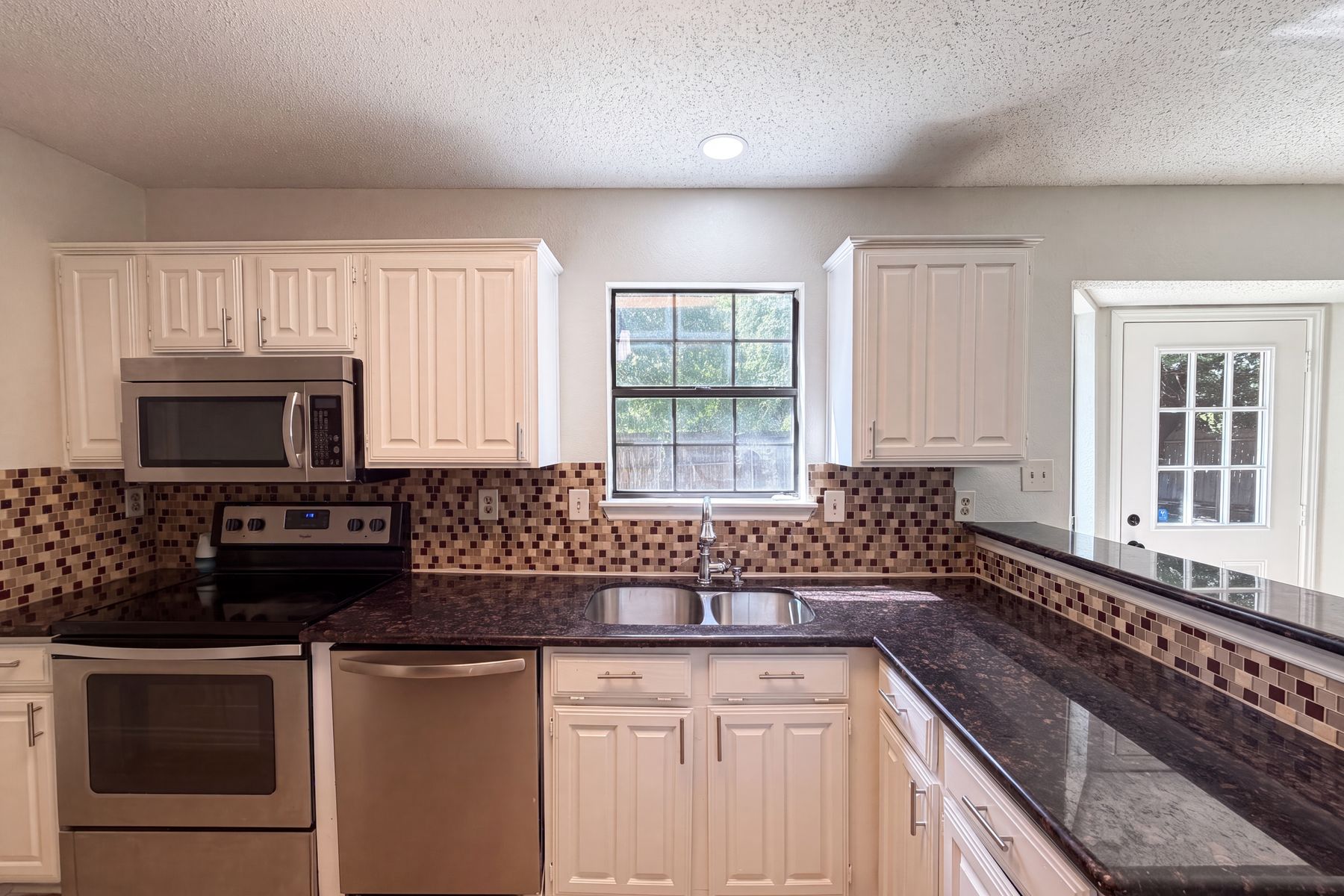 Photo 2 of 27 of 4300 Windwillow Ct, Fort Worth, TX