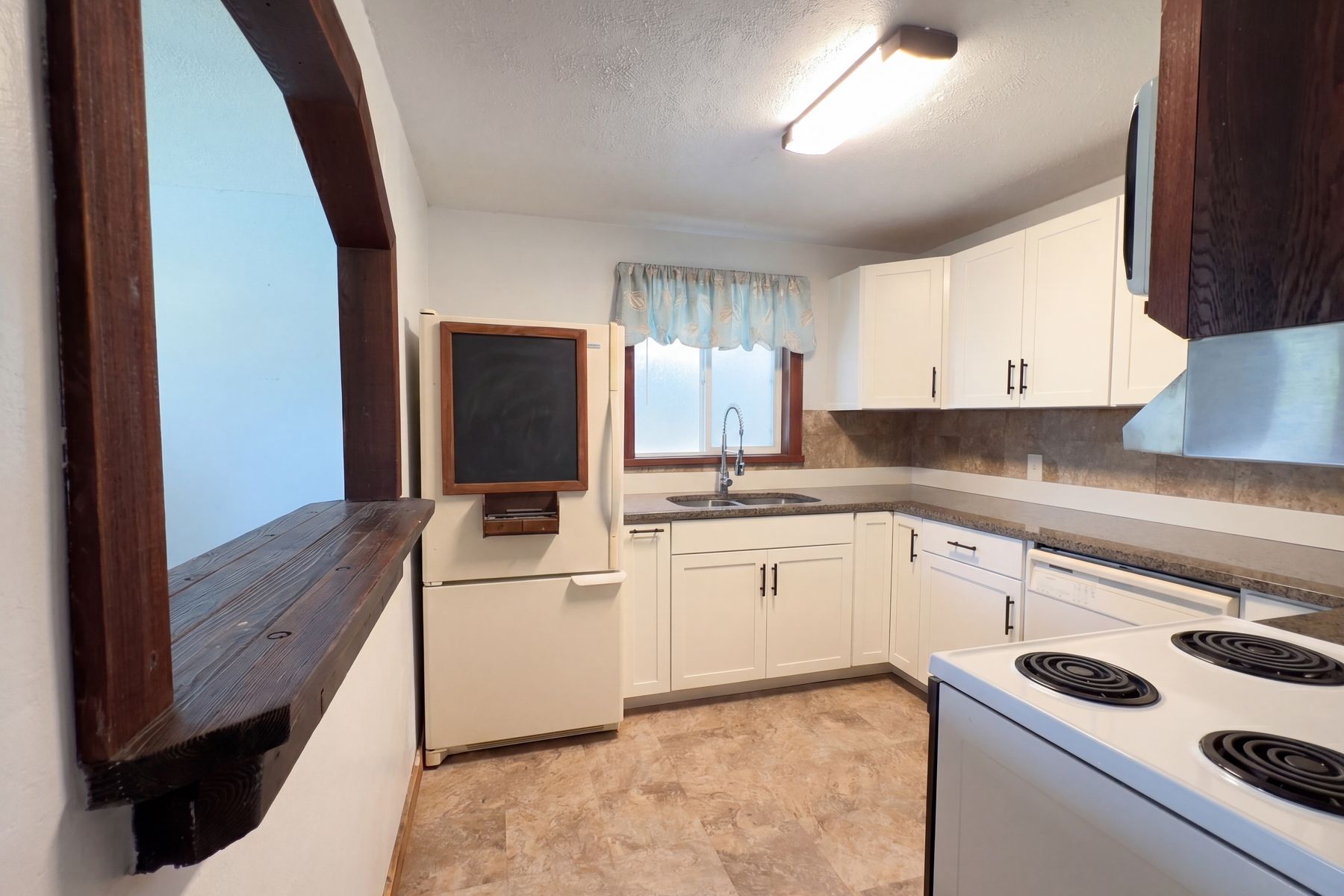 Photo 2 of 19 of 1385 Bender Ave, Daytona Beach, FL