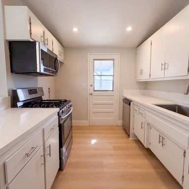 Property photo 2 of 19016 Felbridge St