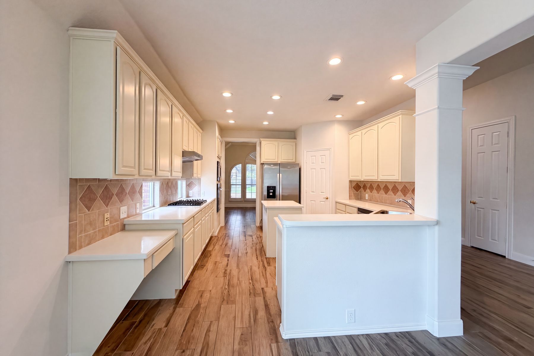 Photo 2 of 24 of 11502 Havard Oaks Dr, Houston, TX