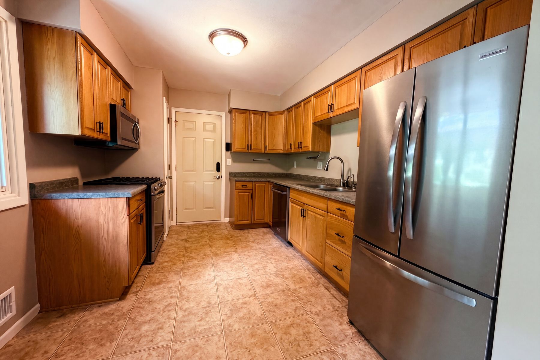 Photo 2 of 24 of 18220 Duck Lake Trl, Eden Prairie, MN