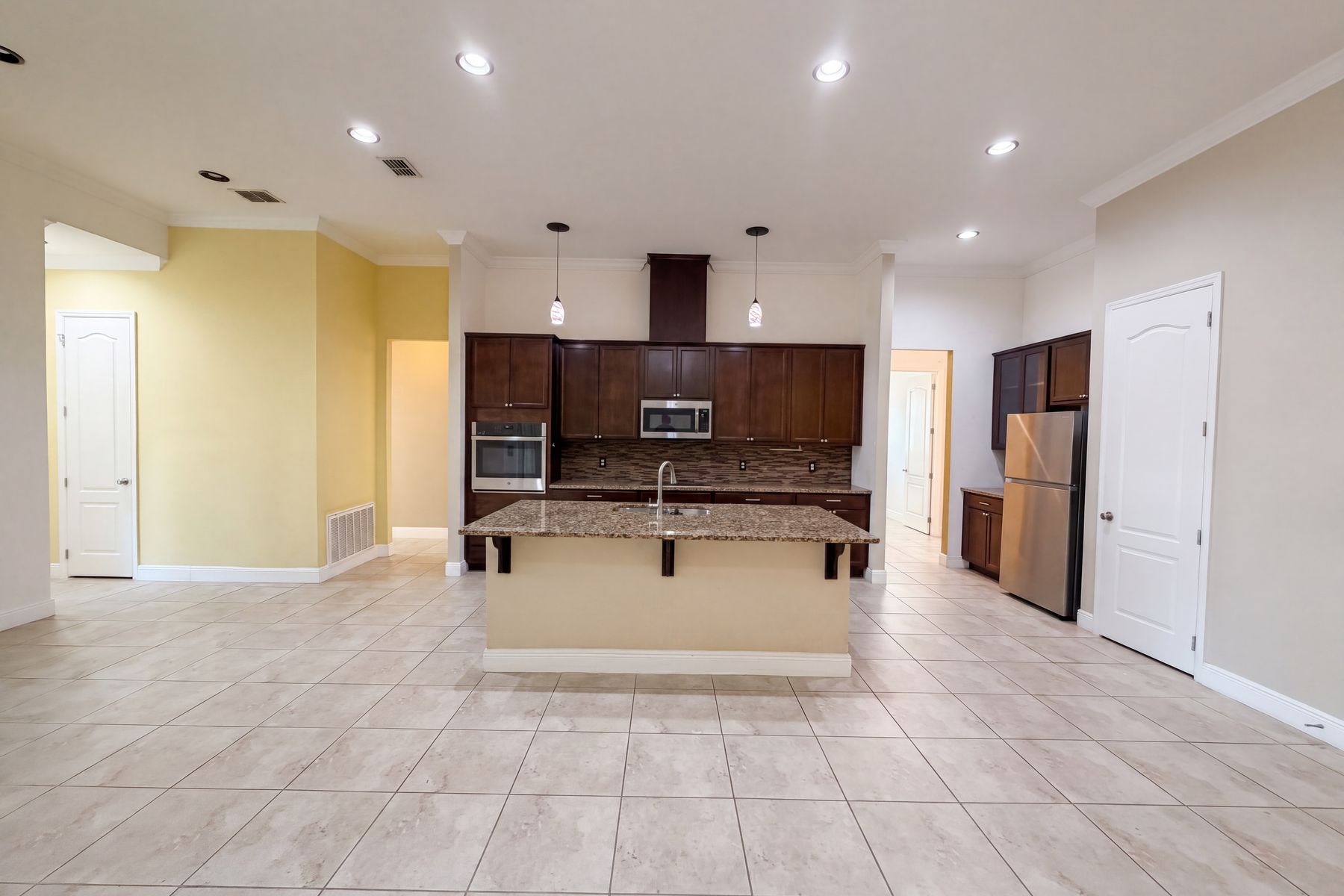 Photo 2 of 29 of 918 Blackthorn Dr, Apopka, FL