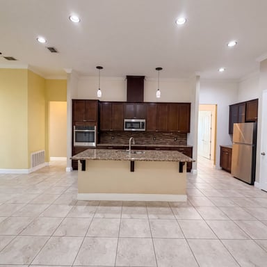 Property photo 2 of 918 Blackthorn Dr