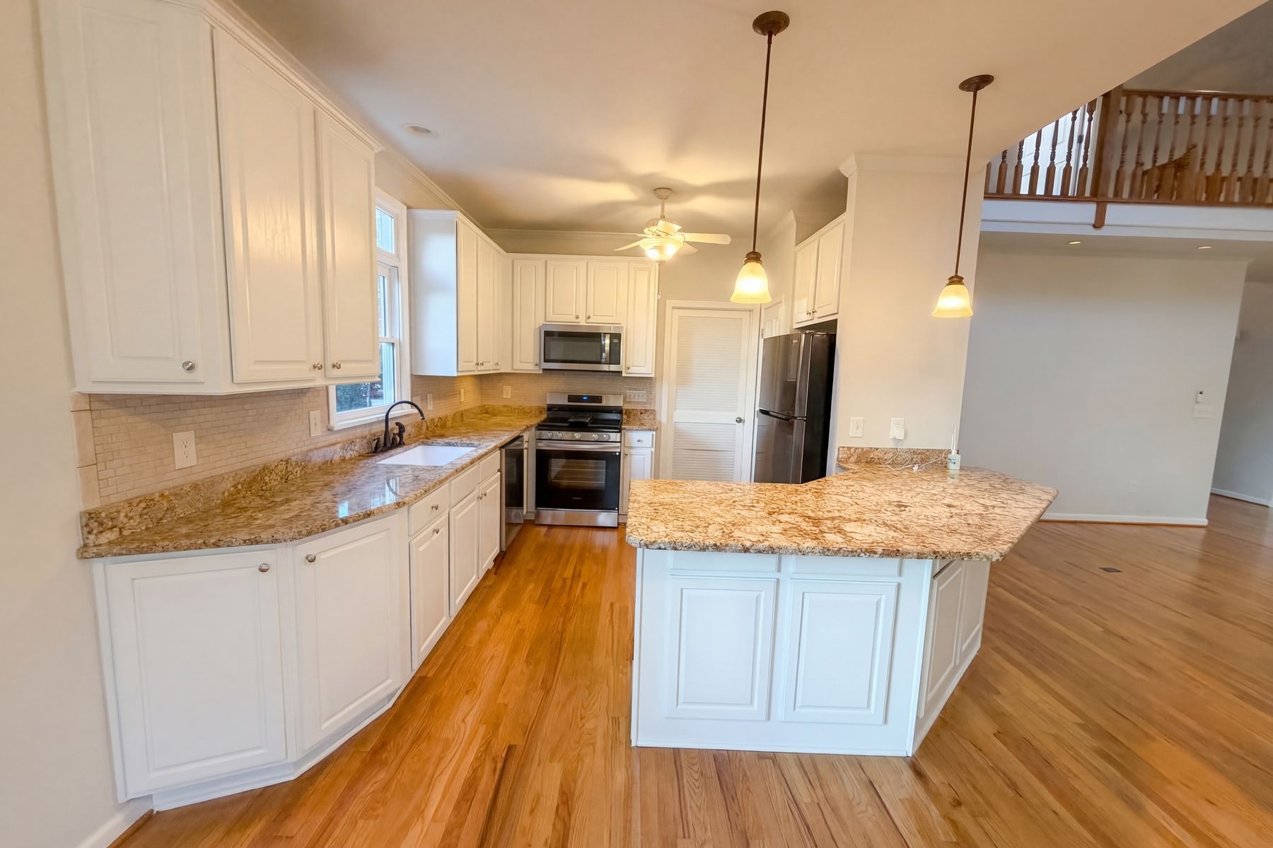 Photo 2 of 18 of 729 E Ivy Valley Dr, Fuquay Varina, NC