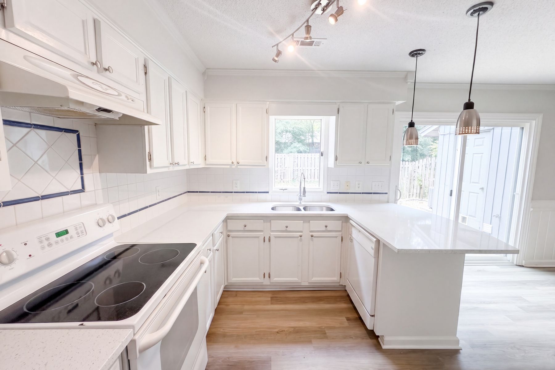 Photo 2 of 16 of 4305 Kaplan Dr, Raleigh, NC