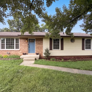 Property photo 1 of 102 S Valley Rd