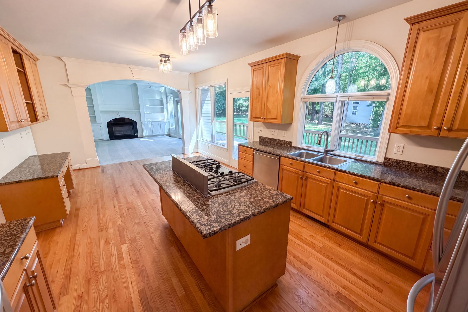 Photo 2 of 33 of 10124 Windtree Ln, Charlotte, NC