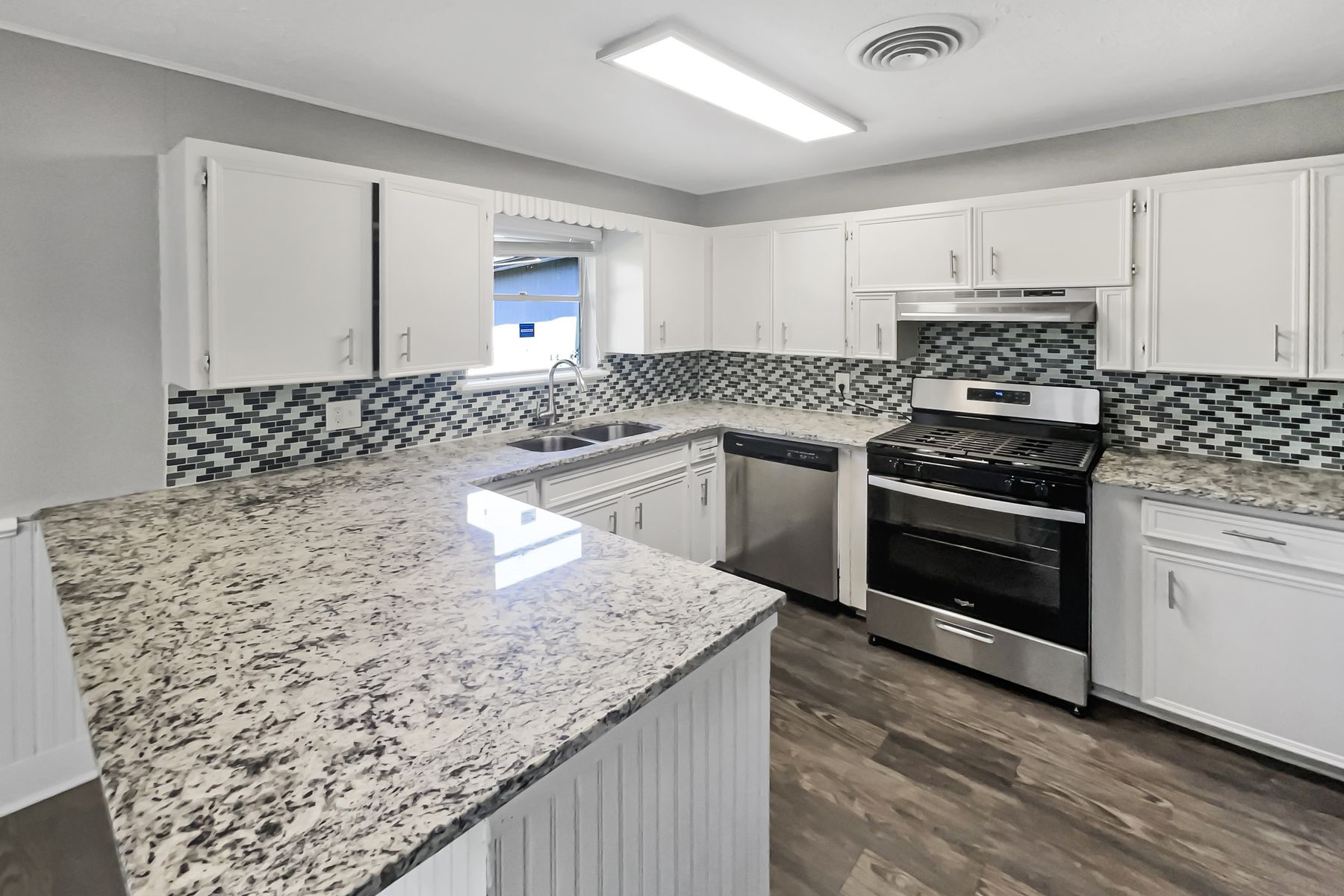 Photo 2 of 18 of 1105 E 17th St, Georgetown, TX