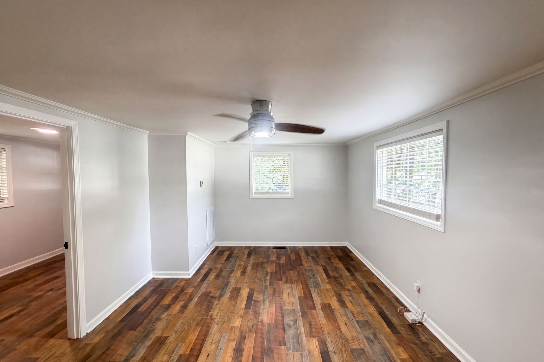 Property photo 3 of 305 Woodbury St