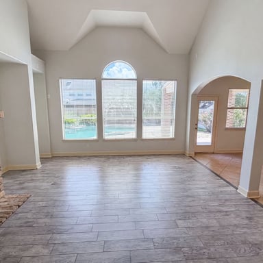Property photo 2 of 15822 Maple Shores Dr