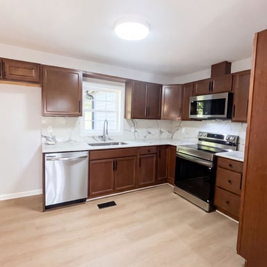 Property photo 2 of 915 Kenham Pl