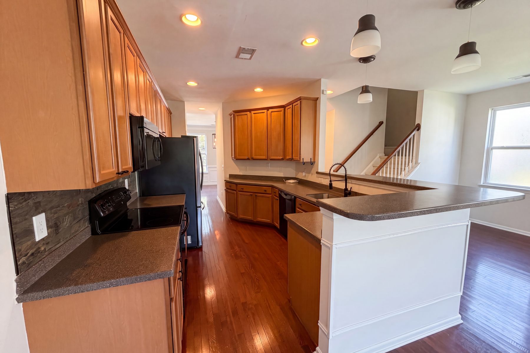 Photo 2 of 20 of 9006 Parlor Dr, Ladson, SC