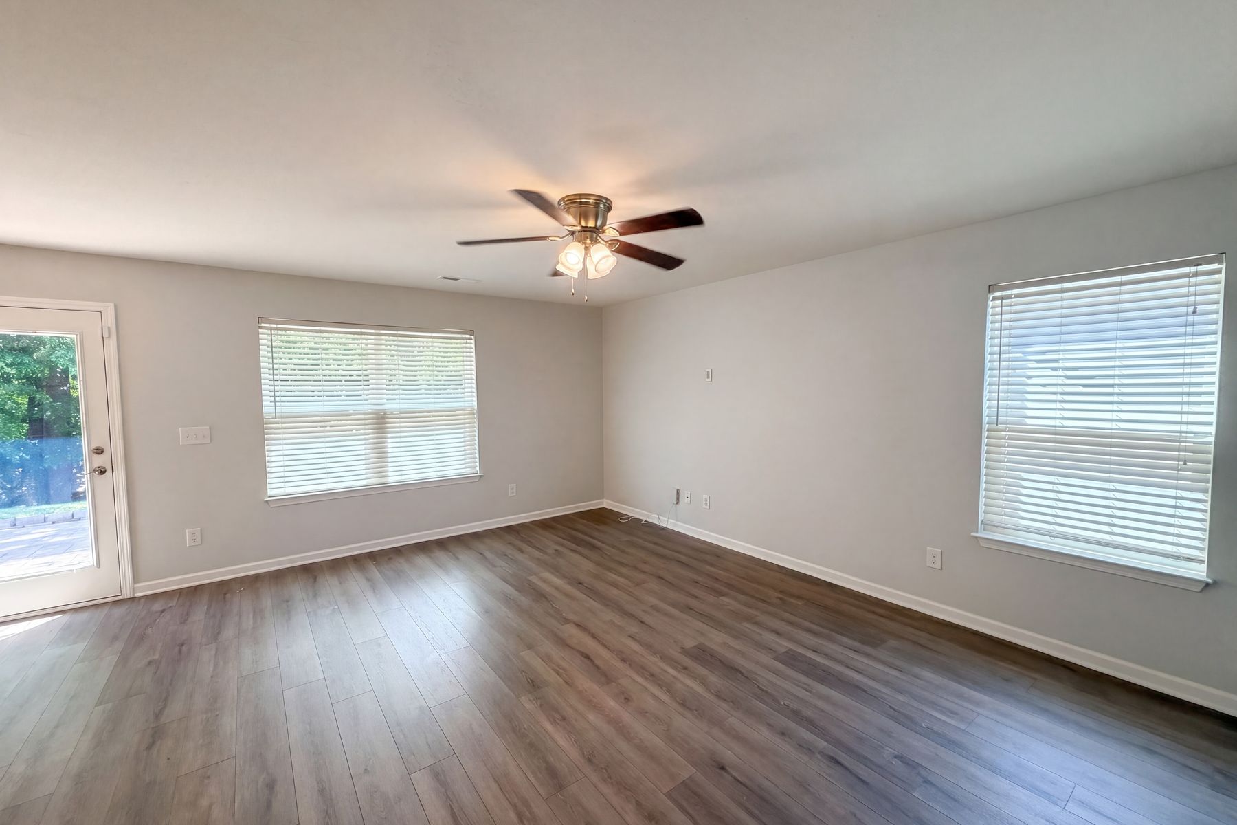 Property photo 3 of 4716 Queen Pierrette St