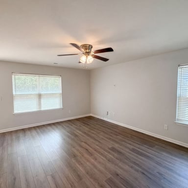 Property photo 3 of 4716 Queen Pierrette St