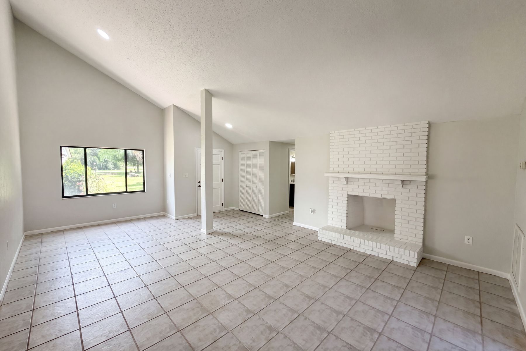 Property photo 3 of 8 Bumelia Ct