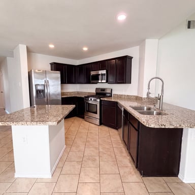 Property photo 2 of 3603 Indigo Forest St