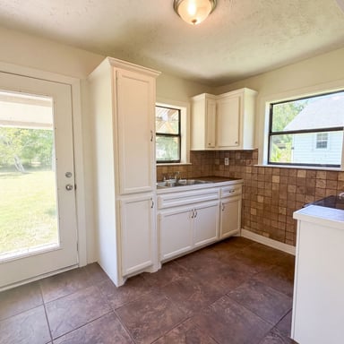 Property photo 2 of 415 Mallie St