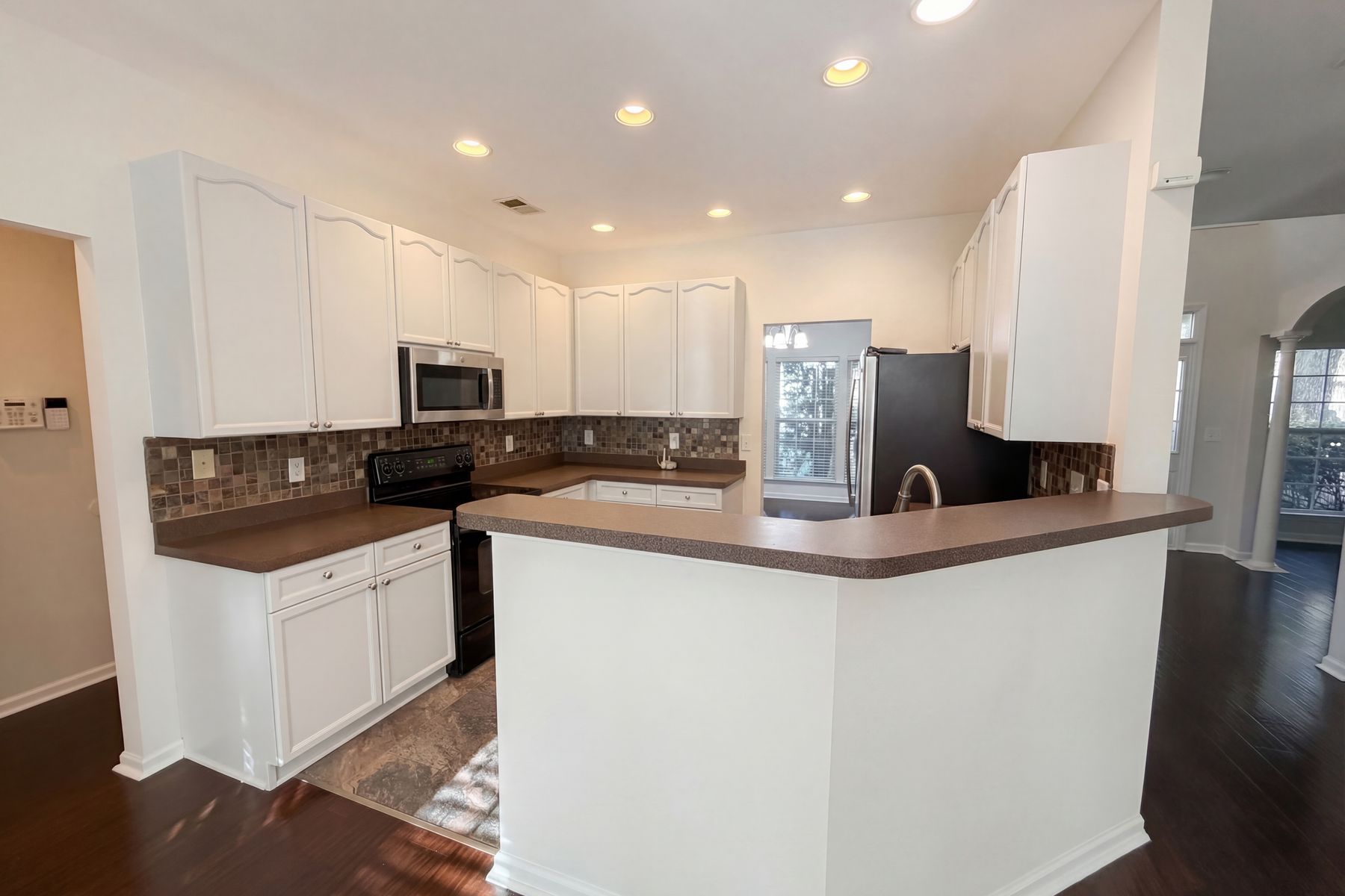 Photo 2 of 27 of 8692 Hickory Creek Ct, North Charleston, SC