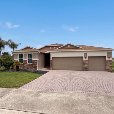 Property photo 1 of 5605 Windsong Oak Dr