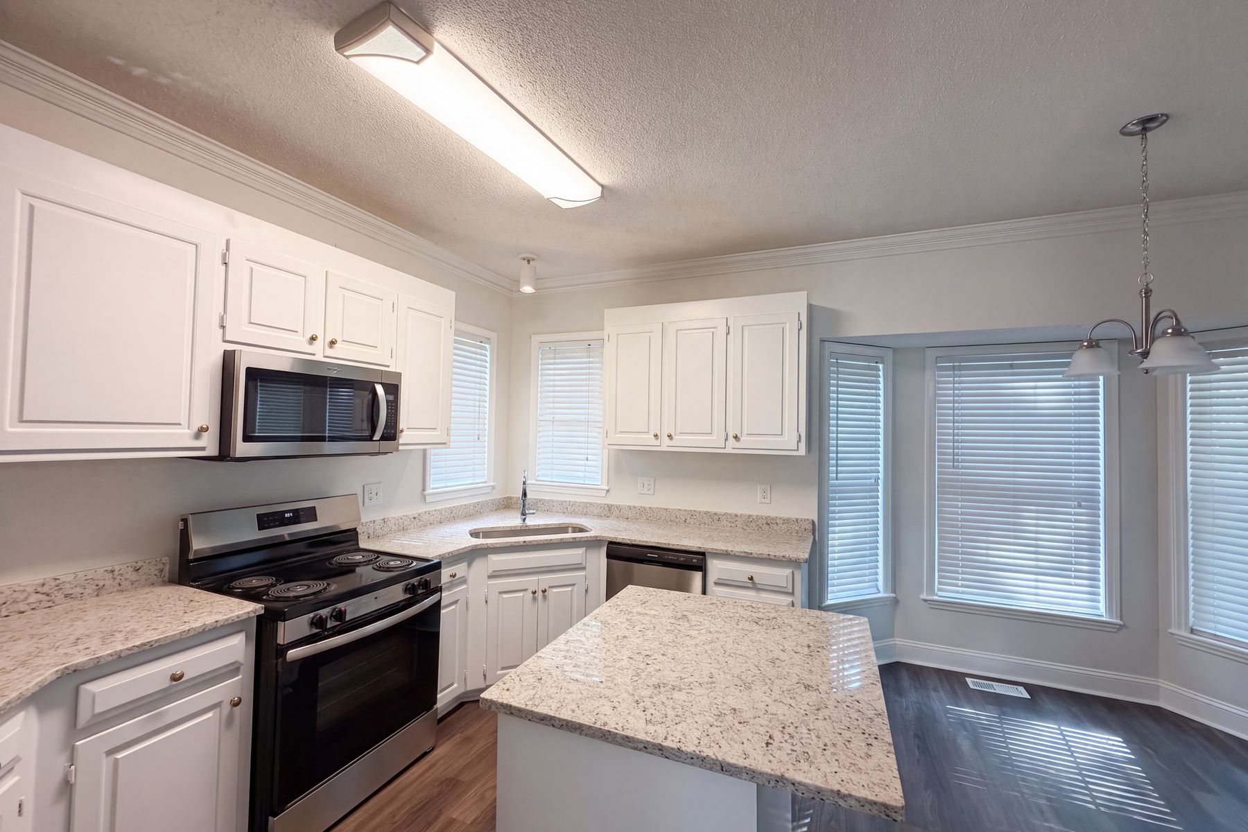Photo 2 of 17 of 6113 Remington Lake Dr, Raleigh, NC