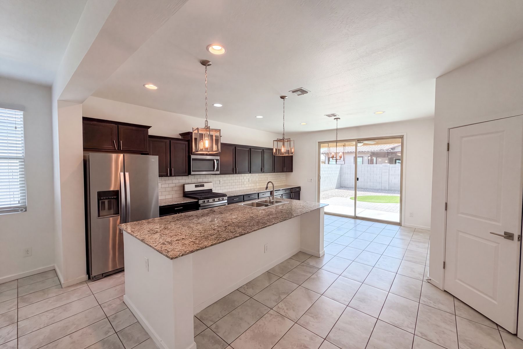 Photo 2 of 29 of 4127 S 97th Dr, Tolleson, AZ