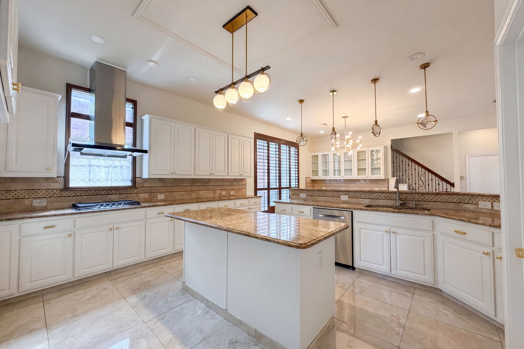 Photo 2 of 33 of 1429 Greenbriar Dr, Allen, TX