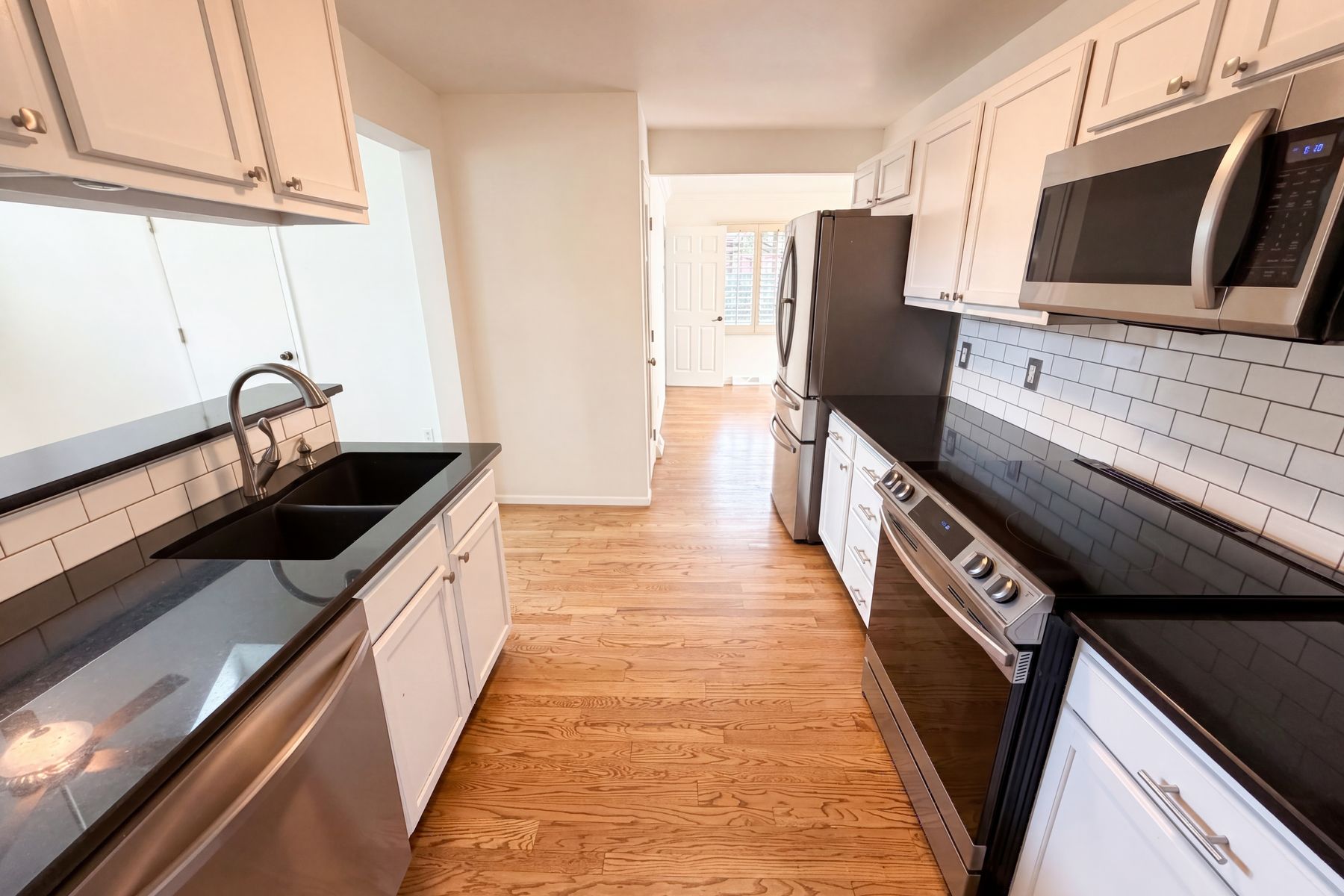 Photo 2 of 33 of 1741 S Krameria Way, Denver, CO