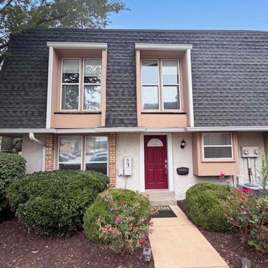 Property photo 1 of 1154 Rue La Chelle Walk # 1154