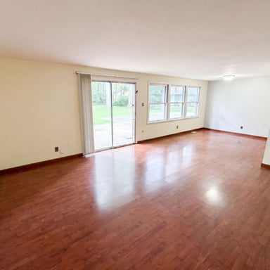 Property photo 3 of 1537 W 74th Pl