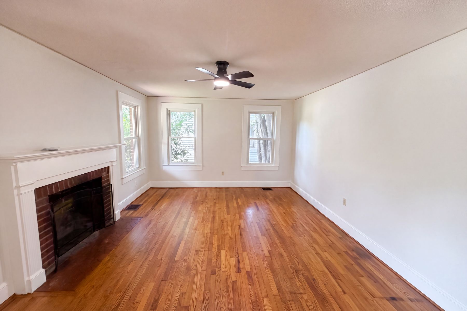 Property photo 3 of 309 E Blue Ridge Dr