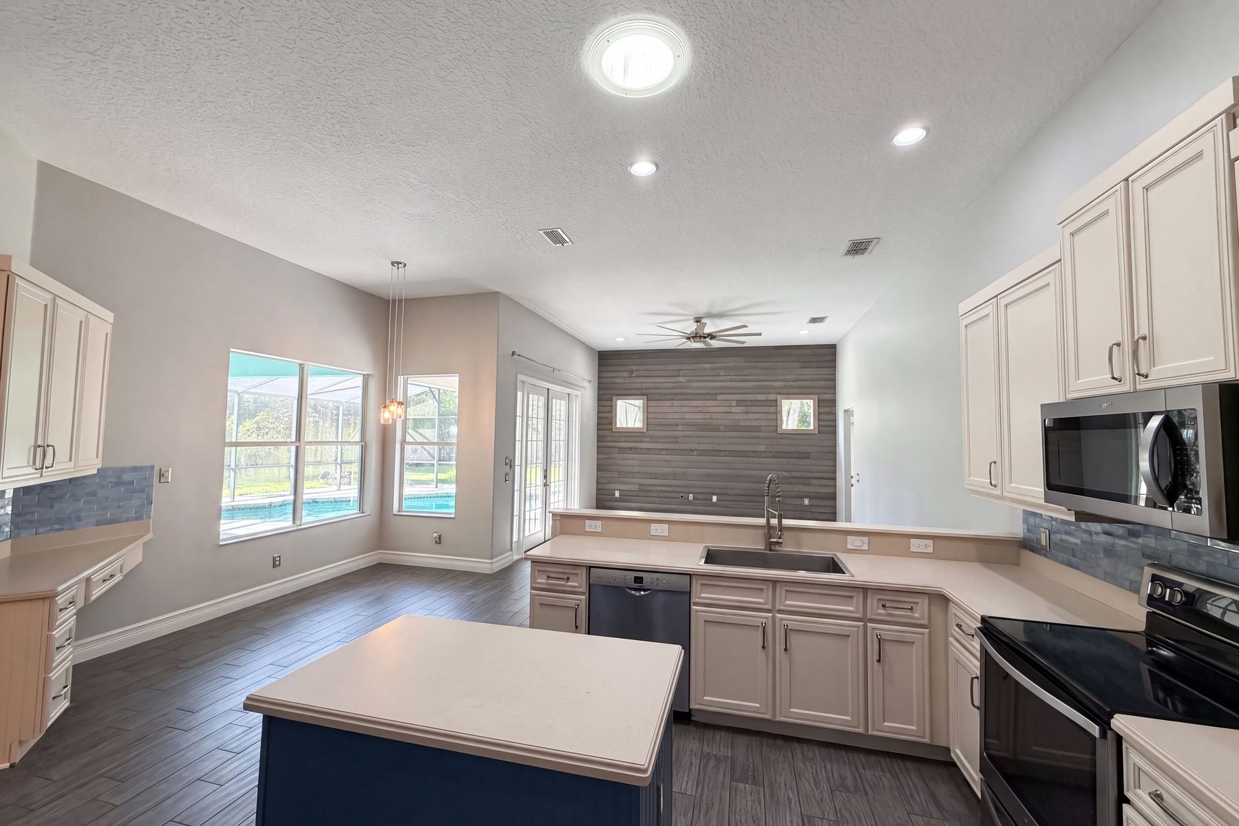 Photo 2 of 57 of 3100 Conrad Ct, Kissimmee, FL