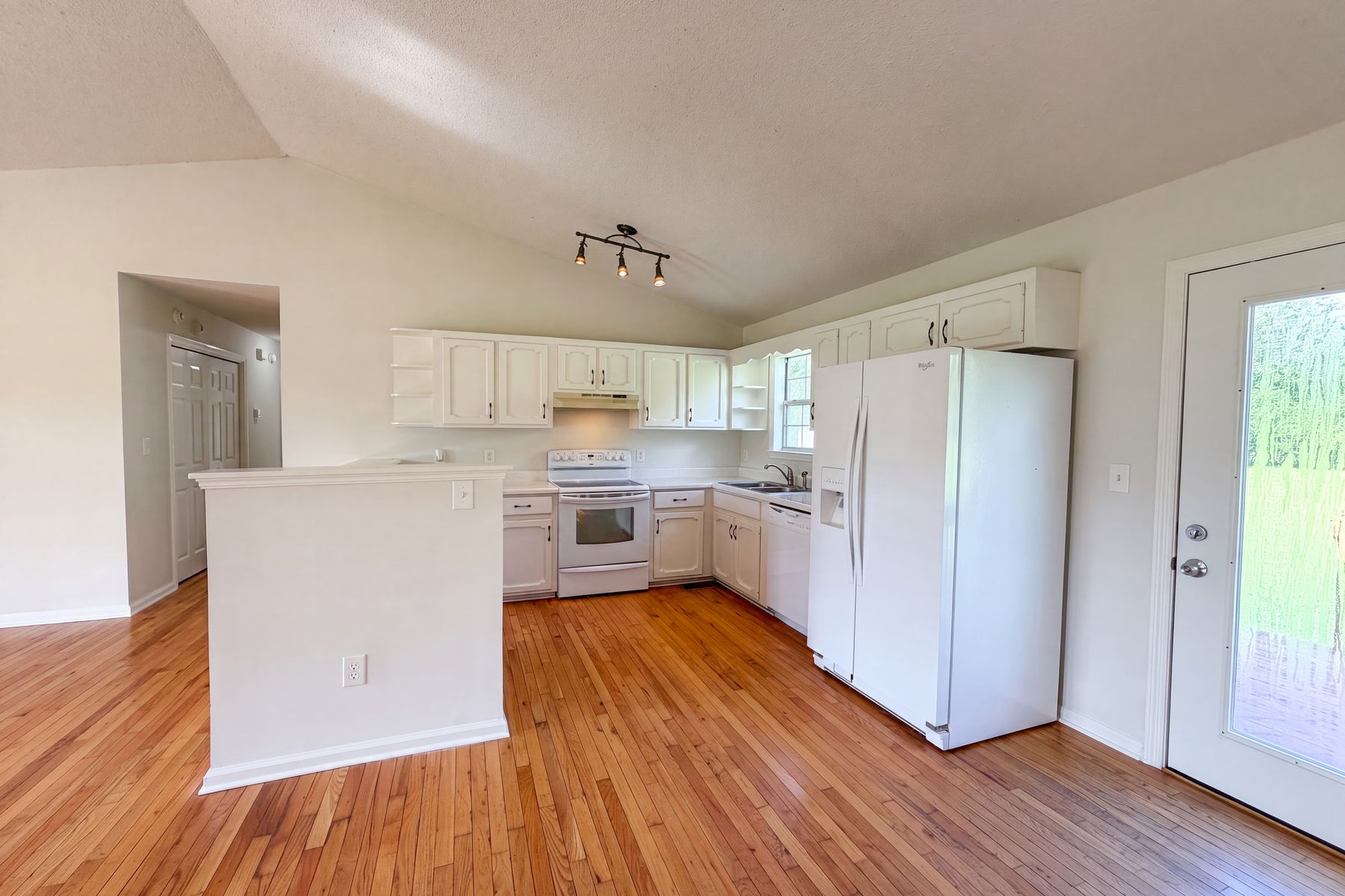 Photo 2 of 22 of 1112 Claire Dr, Spring Hill, TN