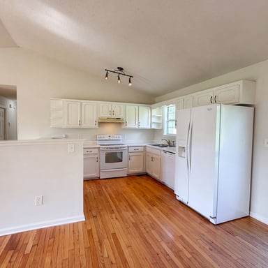 Property photo 2 of 1112 Claire Dr
