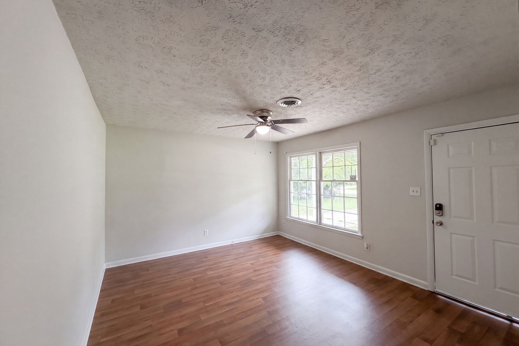 Property photo 3 of 6616 Amanda Cir